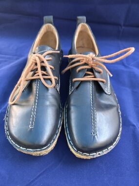 Josef Seibel Men's Navy Leather Chukka Boots with Tan Laces